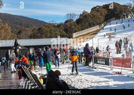 Das Skigebiet Thredbo liegt im Kosciuszko-Nationalpark in den Snowy Mountains von NSW, NSW, Australien. 11/7/22 Stockfoto