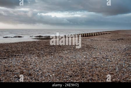 Hastings, Großbritannien 11.. November 2022, Küste, Winter am Strand Stockfoto