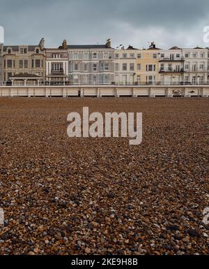 Hastings, Großbritannien 11.. November 2022, Küste, Winter am Strand Stockfoto