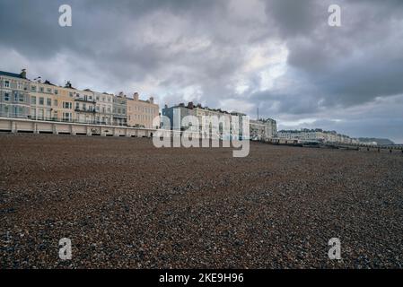 Hastings, Großbritannien 11.. November 2022, Küste, Winter am Strand Stockfoto