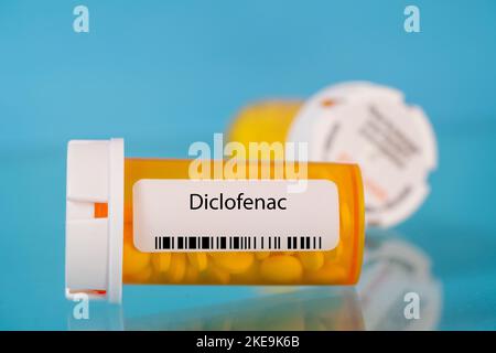 Diclofenac. Diclofenac Pillen in RX verschreibungspflichtige Medikamentenflasche Stockfoto