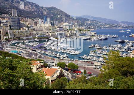 Monaco Panoramablick mit Hafen von Monte Carlo und Yachten Stockfoto