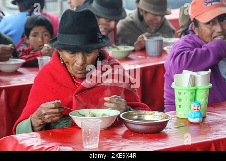 Latacunga ist eine Plateaustadt Ecuadors, Hauptstadt der Provinz Cotopaxi, 89 km (55 mi) südlich von Quito, nahe dem Zusammenfluss von Alaquez und Cutuchi Stockfoto