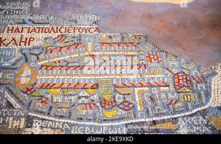 Nahaufnahme von Jerusalem aus dem 6.. Jahrhundert die früheste bekannte Mosaikkarte des Palästinenserbodens St. Georges Kirche Madaba Jordanien Stockfoto