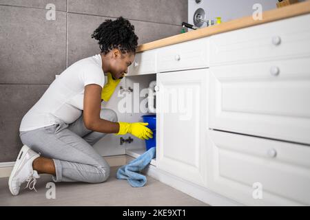 Undichte Spülleife Undicht. Wasserleck Problem Stockfoto