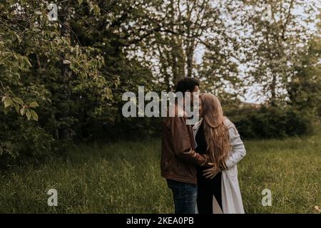 Lächeln, paar zusammenstehen Stockfoto
