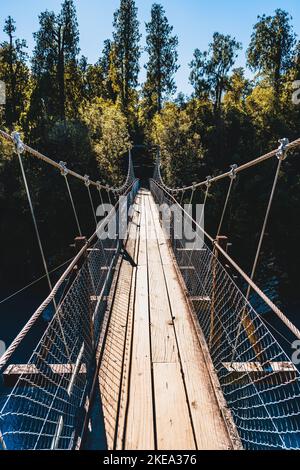Eine Hängebrücke des Hokitika Gorge Scenic Reserve in Kokatahi, Neuseeland Stockfoto