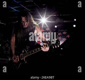 US Rock Legends SKID ROW, Live-Auftritt in Hard Rock Hell XV, November 2022, Fotos von John Lambeth. Stockfoto