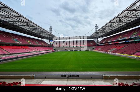 Besuch des RheinEnergiestadions - der offizielle Spielplatz des FC Köln Stockfoto