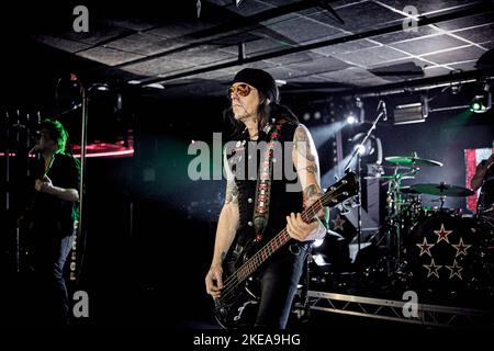 US Rock Legends SKID ROW, Live-Auftritt in Hard Rock Hell XV, November 2022, Fotos von John Lambeth. Stockfoto