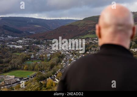 RHONDDA, WALES - 09. NOVEMBER 2022: Wales’ Cheftrainer Robert Page nimmt während der Ankündigung des Cymru-Kaders für das Rhondda-Tal Interviews mit dem Rhondda-Tal ab Stockfoto