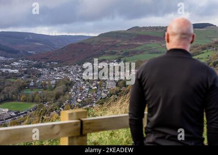 RHONDDA, WALES - 09. NOVEMBER 2022: Wales’ Cheftrainer Robert Page nimmt während der Ankündigung des Cymru-Kaders für das Rhondda-Tal Interviews mit dem Rhondda-Tal ab Stockfoto