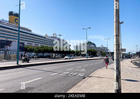 Die Kreuzfahrt Aida Stella dockte am Lissabonner Kreuzfahrtterminal in Po an Stockfoto