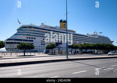 Die Kreuzfahrt Aida Stella dockte am Lissabonner Kreuzfahrtterminal in Po an Stockfoto
