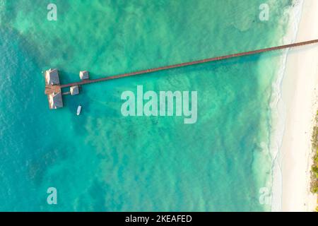 Luftaufnahme mit Drohne von fantastischen touristischen Resort, Sansibar, Tansania, Afrika Stockfoto