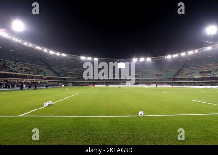 Blick ins Stadion Marcantonio Bentegodi vor dem Spiel der Serie A zwischen dem FC Hellas Verona und dem FC Juventus im Stadion Marcantonio Bentegodi am 10. November 2022 in Verona, Italien. Stockfoto