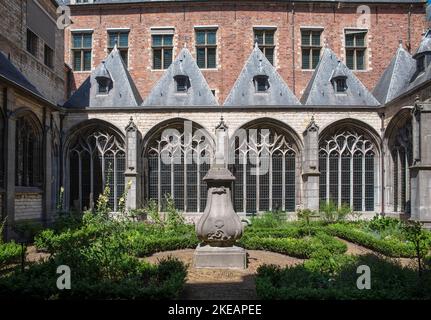 Kreuzgang Garten der historischen Abtei, Middelburg, Zeeland, Niederlande, Europa Stockfoto