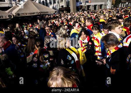 Den Bosch, Niederlande 2022-11-11 11:16:51 DEN Bosch - Feiernden Auftakt der Karnevalssaison bei der Parade in Den Bosch, auch bekannt als Oeteldonk. Am 11. der 11. (Saint Maarten), 11 Minuten nach 11, wird Prinz Karneval für das kommende Jahr gewählt. ANP ROB ENGELAAR niederlande aus - belgien aus Stockfoto