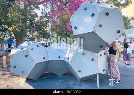 Menschen hängen in einem öffentlichen Park Stockfoto