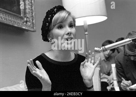 Susan Hampshire. CBE. Englische Schauspielerin geboren am 12. Mai 1937. Hier in Schweden 1968 im Zusammenhang mit der BBC-tv-Serie The Forsyte Saga, in der sie in der Rolle von Fleur spielte. Die Serie wurde ursprünglich in 26 Folgen am samstagabend mit Start 7 januar 1967 gezeigt. Schweden 1968. Conard Ref. 5544 Stockfoto