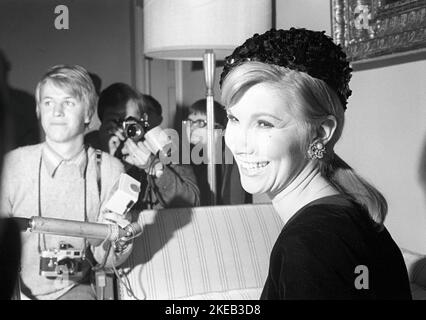 Susan Hampshire. CBE. Englische Schauspielerin geboren am 12. Mai 1937. Hier in Schweden 1968 im Zusammenhang mit der BBC-tv-Serie The Forsyte Saga, in der sie in der Rolle von Fleur spielte. Die Serie wurde ursprünglich in 26 Folgen am samstagabend mit Start 7 januar 1967 gezeigt. Schweden 1968. Conard Ref. 5544 Stockfoto