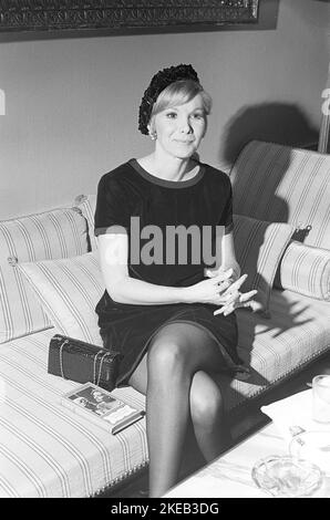 Susan Hampshire. CBE. Englische Schauspielerin geboren am 12. Mai 1937. Hier in Schweden 1968 im Zusammenhang mit der BBC-tv-Serie The Forsyte Saga, in der sie in der Rolle von Fleur spielte. Die Serie wurde ursprünglich in 26 Folgen am samstagabend mit Start 7 januar 1967 gezeigt. Schweden 1968. Conard Ref. 5544 Stockfoto