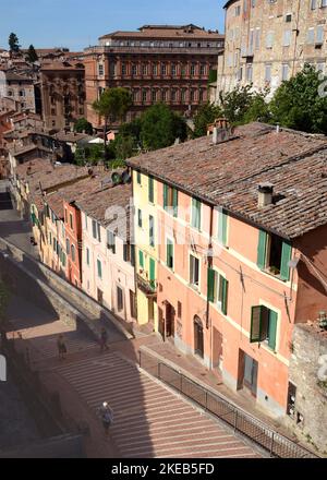 Das mittelalterliche Aquädukt der Fontana Maggiore ist ein mittelalterliches Aquädukt in der Stadt Perugia. Heute ist es zu einem sehr schönen Wohnort geworden Stockfoto