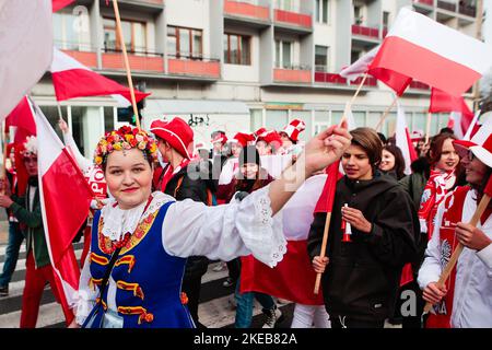 Breslau, Breslau, Polen. 11.. November 2022. Am 11. November feiert Polen den Nationalen Unabhängigkeitstag. Viele Polen gingen auf Straßenmärsche, um ihre Unabhängigkeit zu feiern. (Bild: © Krzysztof Zatycki/ZUMA Press Wire) Stockfoto