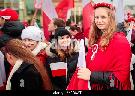 Breslau, Breslau, Polen. 11.. November 2022. Am 11. November feiert Polen den Nationalen Unabhängigkeitstag. Viele Polen gingen auf Straßenmärsche, um ihre Unabhängigkeit zu feiern. (Bild: © Krzysztof Zatycki/ZUMA Press Wire) Stockfoto