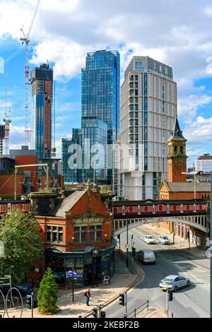 The Blade, Elizabeth Tower-Victoria Residence und The Castle Wharf, Apartmentblocks von Deansgate, Manchester, England, Großbritannien Stockfoto