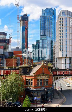 The Blade, Elizabeth Tower-Victoria Residence und The Castle Wharf, Apartmentblocks von Deansgate, Manchester, England, Großbritannien Stockfoto