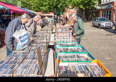 DVD- und CD-Stand auf dem Chesterfield Market, Market Hall New Square, Chesterfield, Derbyshire, England, Großbritannien Stockfoto