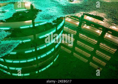 Mehrstöckiges Parkhaus, Bristol, bei Nacht Stockfoto