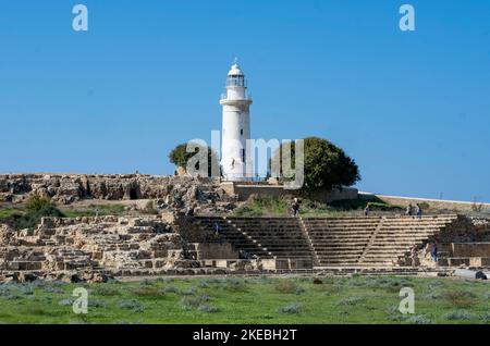 Altes odeon und Leuchtturm in der archäologischen Stätte von Paphos, Kato Paphos, Zypern. Stockfoto