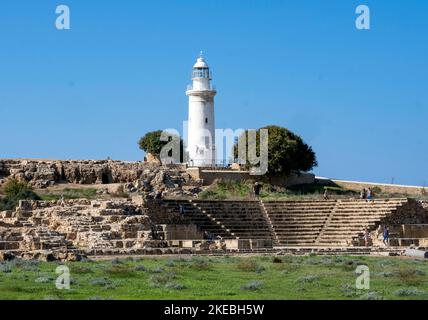 Altes odeon und Leuchtturm in der archäologischen Stätte von Paphos, Kato Paphos, Zypern. Stockfoto