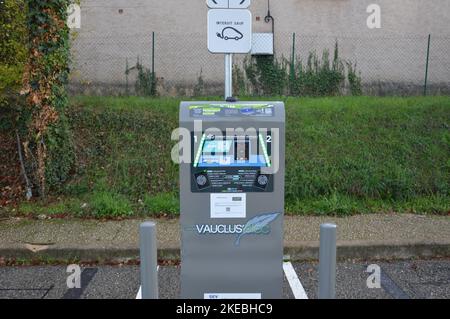 Öffentliche Ladestation für Elektroautos in Saint Christol, Frankreich Stockfoto