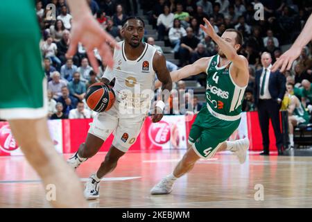 Jonah MATHEWS aus Lyon und Lukas LEKAVICIUS aus Zalgiris Kaunas während des Euroleague-Basketballspiels von Turkish Airlines zwischen LDLC ASVEL Villeurbanne und Zalgiris Kaunas am 10. November 2022 in Astroballe in Villeurbanne, Frankreich - Foto Romain Biard / Isports / DPPI Stockfoto