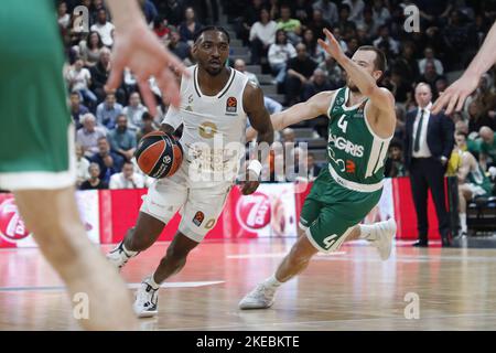 Villeurbanne, Frankreich - 10/11/2022, Jonah MATHEWS aus Lyon und Lukas LEKAVICIUS aus Zalgiris Kaunas während des Euroleague-Basketballspiels von Turkish Airlines zwischen LDLC ASVEL Villeurbanne und Zalgiris Kaunas am 10. November 2022 in Astroballe in Villeurbanne, Frankreich - Foto: Romain Biard/DPPI/LiveMedia Stockfoto