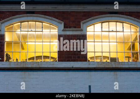 Fenster und Mauerwerk im Jewelry Quarter, Birmingham, Großbritannien Stockfoto