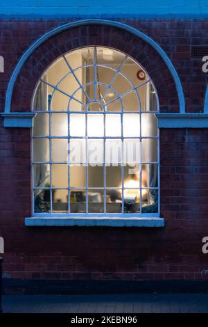 Fenster und Mauerwerk im Jewelry Quarter, Birmingham, Großbritannien Stockfoto