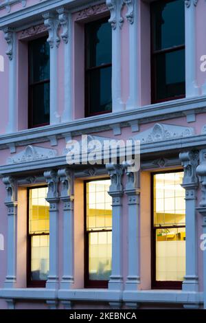 Fenster und Mauerwerk im Jewelry Quarter, Birmingham, Großbritannien Stockfoto