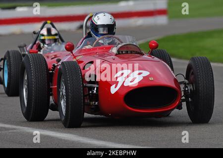 Richard Wilson, Ferrari 246 Dino, Ferrari 75. Jubiläumsfeier, Rennwagen vor 1966, Formel 1, F1, GT-Fahrzeuge, Sportprototypen, Goodwood Stockfoto