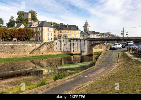 Vezere fließt durch Montignac-Lascaux, Nouvelle -Aquitaine, Frankreich Stockfoto