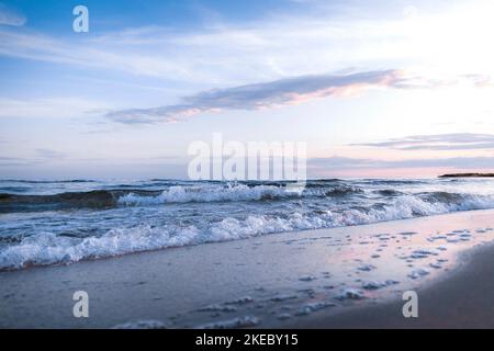 Sonnenuntergang am Strand Stockfoto