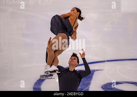 SHEFFIELD, Sheffield. 11., 2022. November. Anastasia Vaipan-Law und Luke Digby aus Großbritannien im Training während des ISU Grand Prix - MK John Wilson Trophy 2022 auf der ICE Sheffield am Freitag, den 11. November 2022. SHEFFIELD, Sheffield. Kredit: Taka G Wu/Alamy Live Nachrichten Stockfoto