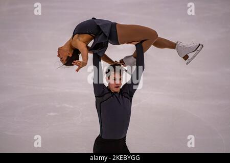 SHEFFIELD, Sheffield. 11., 2022. November. Anastasia Vaipan-Law und Luke Digby aus Großbritannien im Training während des ISU Grand Prix - MK John Wilson Trophy 2022 auf der ICE Sheffield am Freitag, den 11. November 2022. SHEFFIELD, Sheffield. Kredit: Taka G Wu/Alamy Live Nachrichten Stockfoto