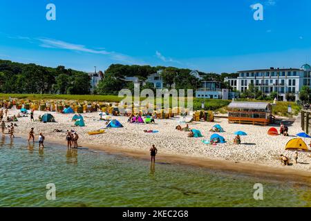 Lebhafter Strand im Ostseebad Binz. Rügen, Mecklenburg-Vorpommern, Deutschland, Europa Stockfoto