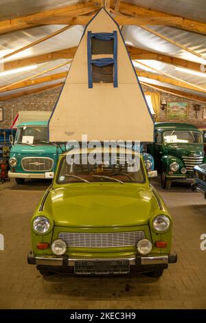 DDR-Museum in Dragen auf der Insel Usedom in Mecklenburg-Vorpommern. Trabant mit Dachzelt in DDR-Ausführung. Stockfoto