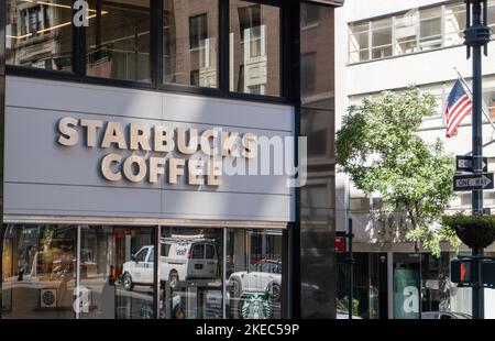 Starbucks Coffee Store in New York Stockfoto