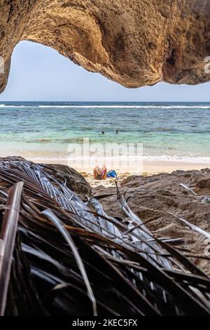 Nordamerika, Karibik, Großantillen, Hispaniola Island, Dominikanische Republik, Sama, Las Galleras, Cabo Sama, Blick von innen auf einen Strand Stockfoto